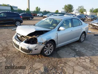 2010 Volkswagen Jetta Limited Edition с VIN 3VWRX7AJ8AM051566, выставлен на аукционе IAAI как лот 42568293 с пробегом 143 017 миль миль и . История ставок и продаж доступна на DreamBid. Изображение 18.