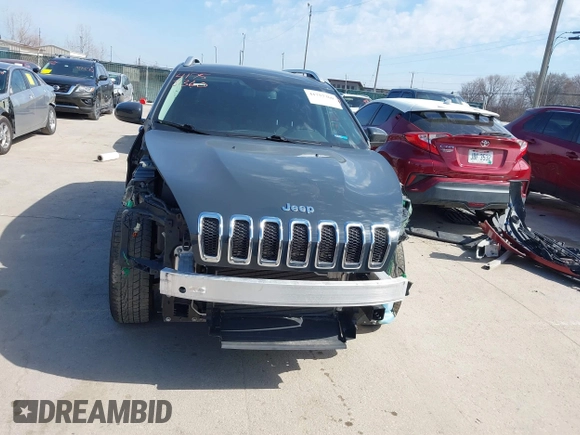 2018 Jeep Cherokee Latitude Plus z VIN 1C4PJMLB5JD569386, wystawiony jako IAAI lot #41757360 z przebiegiem 116 021 mil mil oraz . Historia ofert i sprzedaży dostępna na DreamBid. Obrazek 13.