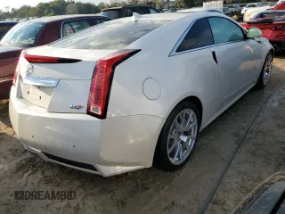 2014 Cadillac CTS-V z VIN 1G6DV1EP6E0123701, wystawiony jako Copart lot #73948924 z przebiegiem Nie podano mil oraz Szkody całkowita. Historia ofert i sprzedaży dostępna na DreamBid. Obrazek 3.