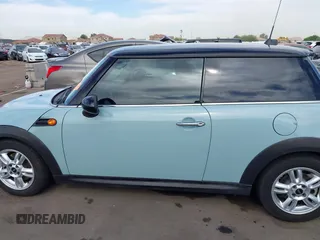 2012 MINI Hardtop z VIN WMWSU3C5XCT543913, wystawiony jako IAAI lot #42344874 z przebiegiem 108 245 mil mil oraz . Historia ofert i sprzedaży dostępna na DreamBid. Obrazek 15.