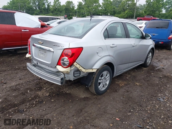 2014 Chevrolet Sonic LT z VIN 1G1JC5SH7E4131057, wystawiony jako IAAI lot #42468937 z przebiegiem 33 958 mil mil oraz . Historia ofert i sprzedaży dostępna na DreamBid. Obrazek 4.