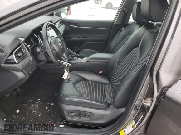 2020 Toyota Camry SE z VIN 4T1G11AK6LU943973, wystawiony jako Copart lot #88141975 z przebiegiem 77 589 mil mil oraz Szkoda całkowita • Salvage title. Historia ofert i sprzedaży dostępna na DreamBid. Obrazek 7.