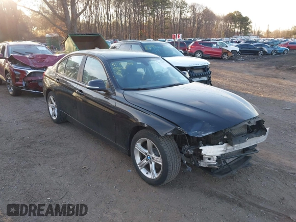 2013 BMW 3 Series 320i xDrive z VIN WBA3C3C52DF981204, wystawiony jako IAAI lot #41731595 z przebiegiem 82 514 mil mil oraz . Historia ofert i sprzedaży dostępna na DreamBid. Obrazek 1.