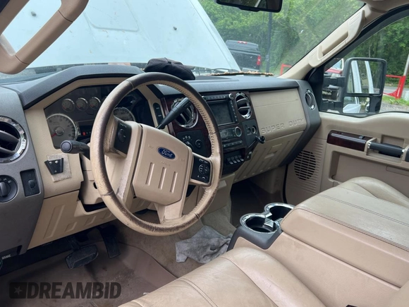 2010 Ford F-350 z VIN 1FTWX3BR4AEA62265, wystawiony jako Copart lot #57976805 z przebiegiem 143 041 mil mil oraz Czysty tytuł • Clean title. Historia ofert i sprzedaży dostępna na DreamBid. Obrazek 9.