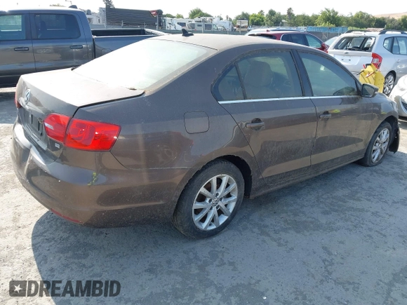 2014 Volkswagen Jetta SE with VIN 3VWD17AJ7EM385606, listed as a IAAI auction lot 42575046 with 86,889 mi miles and . Bid and sale history available at DreamBid. Image 4.