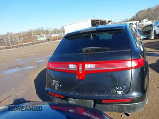 2018 Lincoln MKT with VIN 2LMHJ5NK5JBL02245, listed as a IAAI auction lot 41430571 with 293,537 mi miles and . Bid and sale history available at carsss.com. Image 16.