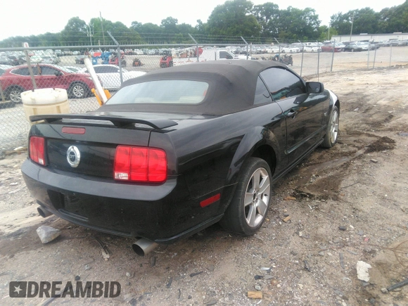 2007 Ford Mustang GT Deluxe z VIN 1ZVHT85H675258993, wystawiony jako IAAI lot #42369351 z przebiegiem 131 247 mil mil oraz . Historia ofert i sprzedaży dostępna na DreamBid. Obrazek 4.