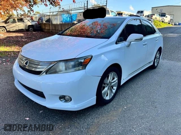 2010 Lexus HS 250h z VIN JTHBB1BA0A2007484, wystawiony jako Copart lot #77915444 z przebiegiem 141 668 mil mil oraz Czysty tytuł • Clean title. Historia ofert i sprzedaży dostępna na DreamBid. Obrazek 2.