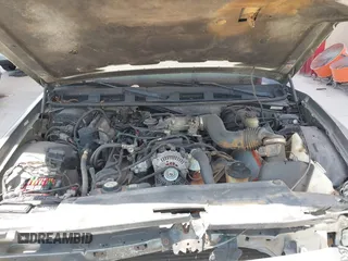 2001 Mercury Grand Marquis GS z VIN 2MEFM74W41X702619, wystawiony jako IAAI lot #42323749 z przebiegiem 124 748 mil mil oraz . Historia ofert i sprzedaży dostępna na DreamBid. Obrazek 10.