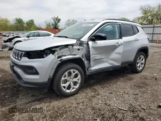 2024 Jeep Compass Latitude z VIN 3C4NJDBN7RT107047, wystawiony jako Copart lot #55265515 z przebiegiem 27 017 mil mil oraz Szkoda całkowita • Salvage title. Historia ofert i sprzedaży dostępna na DreamBid. Obrazek 1.