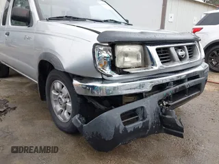 2000 Nissan Frontier XE z VIN 1N6DD26S3YC366567, wystawiony jako IAAI lot #42104187 z przebiegiem 98 223 mil mil oraz . Historia ofert i sprzedaży dostępna na DreamBid. Obrazek 12.
