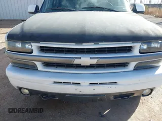 2002 Chevrolet Suburban Z71 with VIN 3GNFK16Z82G296620, listed as a IAAI auction lot 41572570 with 332,095 mi miles. Bid and sale history available at carsss.com. Image 6.