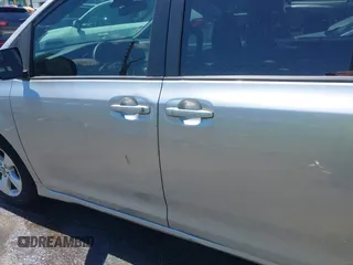 2020 Toyota Sienna LE Auto Access Seat с VIN 5TDKZ3DC3LS053328, выставлен на аукционе IAAI как лот 42184135 с пробегом 65 300 миль миль и . История ставок и продаж доступна на DreamBid. Изображение 18.