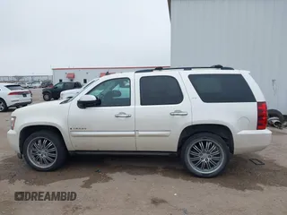 2008 Chevrolet Tahoe LTZ z VIN 1GNFK13018R177922, wystawiony jako IAAI lot #41526809 z przebiegiem 226 636 mil mil oraz . Historia ofert i sprzedaży dostępna na DreamBid. Obrazek 14.