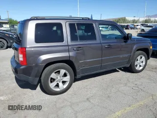 2015 Jeep Patriot Altitude z VIN 1C4NJRBB5FD143422, wystawiony jako Copart lot #56738425 z przebiegiem 148 475 mil mil oraz Szkoda całkowita • Salvage title. Historia ofert i sprzedaży dostępna na DreamBid. Obrazek 3.
