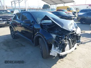 2022 Toyota C-HR XLE z VIN NMTKHMBX9NR141686, wystawiony jako IAAI lot #41977886 z przebiegiem 39 520 mil mil oraz . Historia ofert i sprzedaży dostępna na DreamBid. Obrazek 1.
