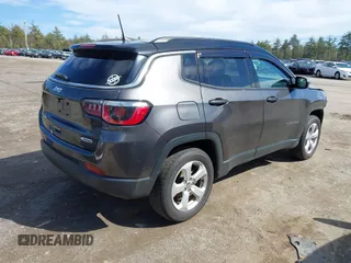 2018 Jeep Compass Latitude z VIN 3C4NJDBB9JT253055, wystawiony jako IAAI lot #42010814 z przebiegiem 83 270 mil mil oraz . Historia ofert i sprzedaży dostępna na DreamBid. Obrazek 4.
