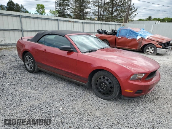 2010 Ford Mustang V6 z VIN 1ZVBP8EN2A5166903, wystawiony jako Copart lot #57533405 z przebiegiem 136 544 mil mil oraz Czysty tytuł • Clean title. Historia ofert i sprzedaży dostępna na DreamBid. Obrazek 4.