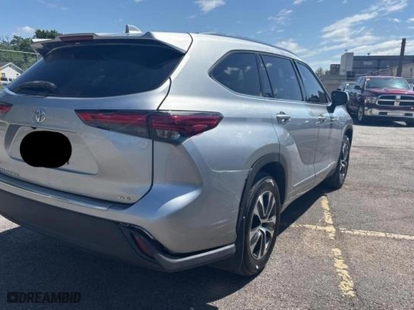 2020 Toyota Highlander XLE with VIN 5TDGZRAH2LS509392, listed as a Copart auction lot 54594555 with 123,365 mi miles and Clean Title. Bid and sale history available at carsss.com. Image 4.