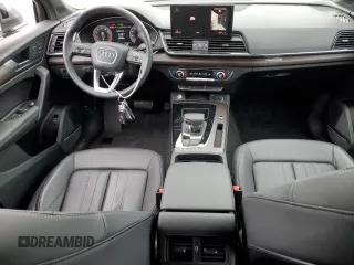 2023 Audi Q5 S line Premium Plus z VIN WA1EAAFY3P2183215, wystawiony jako Copart lot #57240255 z przebiegiem 13 998 mil mil oraz Szkody całkowita. Historia ofert i sprzedaży dostępna na DreamBid. Obrazek 8.