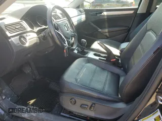 2019 Volkswagen Passat Wolfsburg Edition z VIN 1VWLA7A31KC007873, wystawiony jako Copart lot #51952005 z przebiegiem 86 011 mil mil oraz Szkoda całkowita • Salvage title. Historia ofert i sprzedaży dostępna na DreamBid. Obrazek 7.