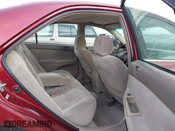 2002 Toyota Camry LE z VIN 4T1BE32K82U005531, wystawiony jako IAAI lot #41650283 z przebiegiem 328 259 mil mil oraz . Historia ofert i sprzedaży dostępna na DreamBid. Obrazek 8.