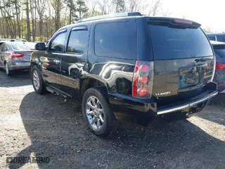 2008 GMC Yukon Denali with VIN 1GKFK63848J131662, listed as a IAAI auction lot 41887718 with 319,420 mi miles. Bid and sale history available at carsss.com. Image 3.