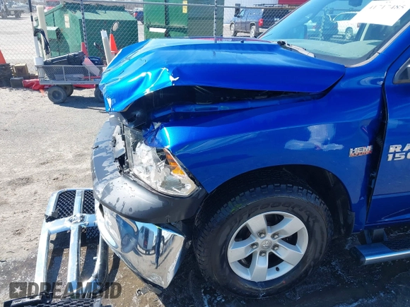 2018 Ram 1500 Express z VIN 1C6RR6KT7JS160672, wystawiony jako IAAI lot #41717485 z przebiegiem 141 712 mil mil oraz . Historia ofert i sprzedaży dostępna na DreamBid. Obrazek 18.