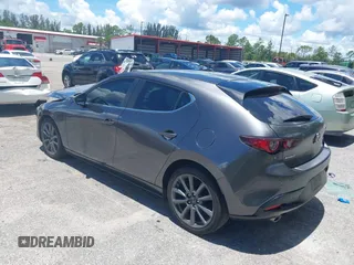 2022 Mazda 3 Select z VIN JM1BPAKL1N1519383, wystawiony jako IAAI lot #39742243 z przebiegiem 20 080 mil mil oraz . Historia ofert i sprzedaży dostępna na DreamBid. Obrazek 3.