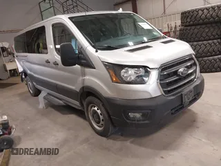 2020 Ford Transit Passenger XL z VIN 1FBAX2Y87LKB00485, wystawiony jako IAAI lot #42188056 z przebiegiem 52 144 mil mil oraz . Historia ofert i sprzedaży dostępna na DreamBid. Obrazek 1.