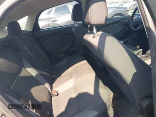 2012 Ford Focus SE z VIN 1FAHP3K21CL347716, wystawiony jako IAAI lot #42415555 z przebiegiem 182 693 mil mil oraz . Historia ofert i sprzedaży dostępna na DreamBid. Obrazek 8.