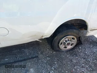 2017 GMC Savana Cargo z VIN 1GTW7AFFXH1909070, wystawiony jako IAAI lot #42162732 z przebiegiem 66 214 mil mil oraz . Historia ofert i sprzedaży dostępna na DreamBid. Obrazek 6.