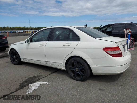 2011 Mercedes-Benz C 300 Sport z VIN WDDGF8BB7BR157457, wystawiony jako Copart lot #56212715 z przebiegiem 130 072 mil mil oraz Tytuł czysty. Historia ofert i sprzedaży dostępna na DreamBid. Obrazek 2.