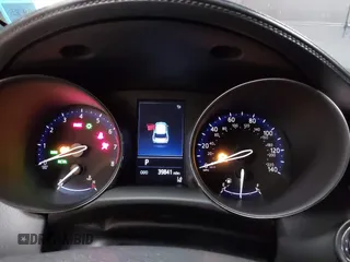 2019 Toyota C-HR XLE z VIN NMTKHMBX3KR083103, wystawiony jako IAAI lot #41935669 z przebiegiem 39 841 mil mil oraz . Historia ofert i sprzedaży dostępna na DreamBid. Obrazek 7.