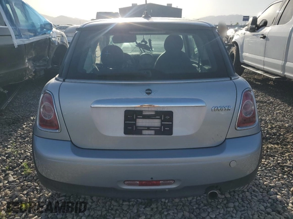 2011 MINI Hardtop z VIN WMWSU3C52BT094502, wystawiony jako Copart lot #56579965 z przebiegiem Nie podano mil oraz Szkoda całkowita • Salvage title. Historia ofert i sprzedaży dostępna na DreamBid. Obrazek 6.