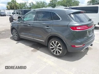 2019 Lincoln MKC Reserve z VIN 5LMCJ3C99KUL03532, wystawiony jako IAAI lot #42595874 z przebiegiem 80 875 mil mil oraz . Historia ofert i sprzedaży dostępna na DreamBid. Obrazek 3.