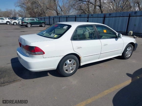 2002 Honda Accord Sdn EX w/Leather with VIN 1HGCG16592A083217, listed as a IAAI auction lot 41969015 with 286,849 mi miles. Bid and sale history available at carsss.com. Image 4.