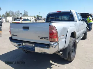 2005 Toyota Tacoma PreRunner z VIN 5TETU62N55Z011175, wystawiony jako IAAI lot #42283171 z przebiegiem 157 562 mil mil oraz . Historia ofert i sprzedaży dostępna na DreamBid. Obrazek 4.