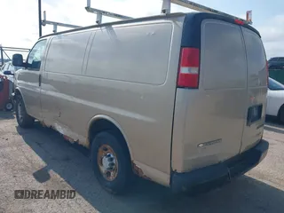 2006 Chevrolet Express Cargo z VIN 1GCHG35U061124851, wystawiony jako IAAI lot #42281481 z przebiegiem 170 964 mil mil oraz . Historia ofert i sprzedaży dostępna na DreamBid. Obrazek 3.