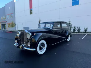1954 Rolls-Royce Wraith z VIN LDLW7, wystawiony jako Copart lot #79949604 z przebiegiem 80 508 mil mil oraz Tytuł czysty. Historia ofert i sprzedaży dostępna na DreamBid. Obrazek 2.