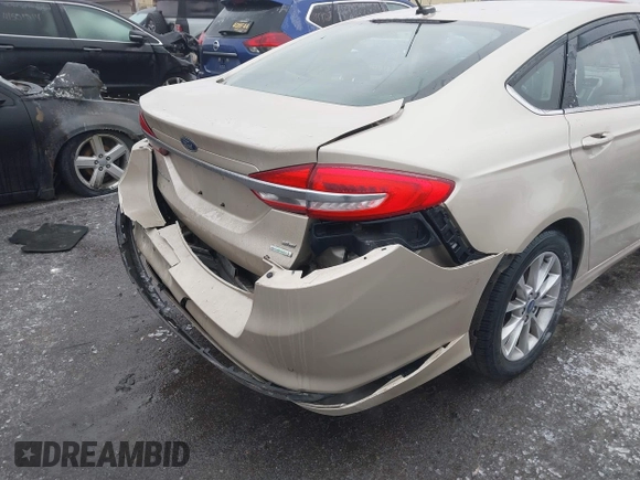 2017 Ford Fusion SE with VIN 3FA6P0HDXHR412215, listed as a IAAI auction lot 41520106 with 100,001 mi miles. Bid and sale history available at carsss.com. Image 6.