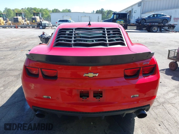 2010 Chevrolet Camaro 2SS z VIN 2G1FK1EJ0A9144871, wystawiony jako IAAI lot #42054933 z przebiegiem 140 100 mil mil oraz . Historia ofert i sprzedaży dostępna na DreamBid. Obrazek 16.