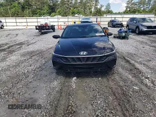 2024 Hyundai Elantra SEL z VIN KMHLM4DG7RU693814, wystawiony jako Copart lot #57909885 z przebiegiem 11 478 mil mil oraz Szkoda całkowita • Salvage title. Historia ofert i sprzedaży dostępna na DreamBid. Obrazek 13.