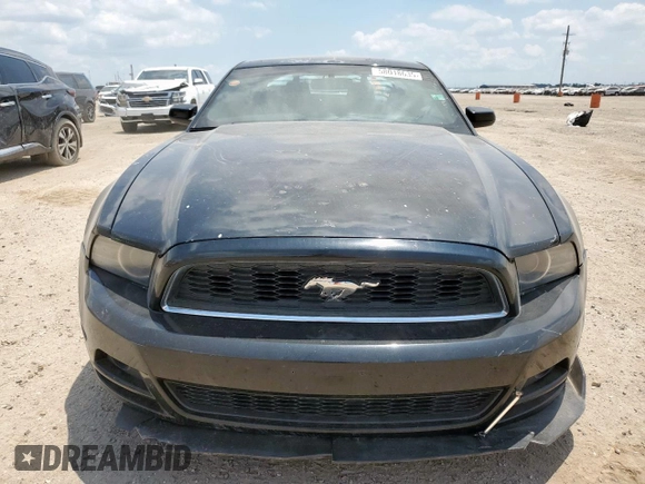 2014 Ford Mustang V6 z VIN 1ZVBP8AM5E5240978, wystawiony jako Copart lot #58018635 z przebiegiem 176 267 mil mil oraz Szkoda całkowita • Salvage title. Historia ofert i sprzedaży dostępna na DreamBid. Obrazek 5.