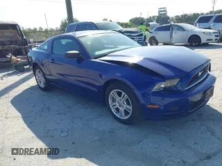 2013 Ford Mustang V6 with VIN 1ZVBP8AM5D5262560, listed as a IAAI auction lot 42136648 with 71,301 mi miles and . Bid and sale history available at carsss.com. Image 1.