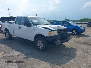 2005 Ford F-150 STX z VIN 1FTRX14W15NB66982, wystawiony jako IAAI lot #42671809 z przebiegiem 168 688 mil mil oraz . Historia ofert i sprzedaży dostępna na DreamBid. Obrazek 1.