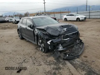 2020 Volvo V60 z VIN YV4102WK4L1034642, wystawiony jako Copart lot #82837923 z przebiegiem Nie podano mil oraz . Historia ofert i sprzedaży dostępna na DreamBid. Obrazek 4.