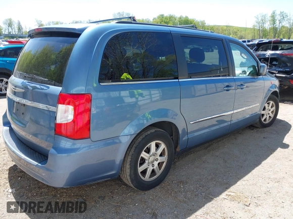 2012 Chrysler Town & Country Touring z VIN 2C4RC1BG1CR188505, wystawiony jako IAAI lot #42224196 z przebiegiem 200 852 mil mil oraz . Historia ofert i sprzedaży dostępna na DreamBid. Obrazek 4.