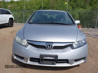 2009 Honda Civic EX-L z VIN 19XFA16979E010306, wystawiony jako IAAI lot #42285380 z przebiegiem 210 547 mil mil oraz . Historia ofert i sprzedaży dostępna na DreamBid. Obrazek 13.