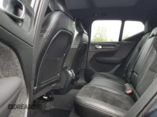 2022 Volvo XC40 Twin Plus z VIN YV4ED3UR2N2674275, wystawiony jako Copart lot #55912995 z przebiegiem Nie podano mil oraz Tytuł czysty. Historia ofert i sprzedaży dostępna na DreamBid. Obrazek 11.